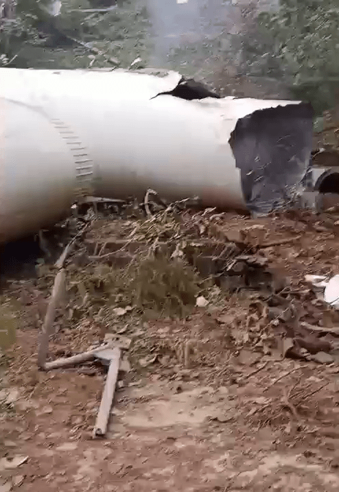 筒式不明物体坠落 筒式不明物体坠落