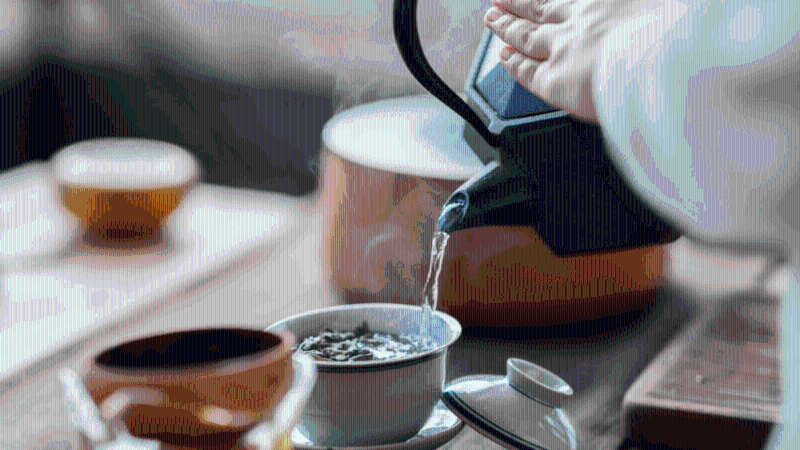 家里的“茶”要有四种,应四数丁火。 家里的“茶”要有四种,应四数丁火。