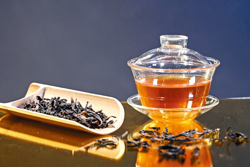 “乌龙”是打开龙的水库。“水”代表智慧,所以饮乌龙茶是令到大家开心! “乌龙”是打开龙的水库。“水”代表智慧,所以饮乌龙茶是令到大家开心!