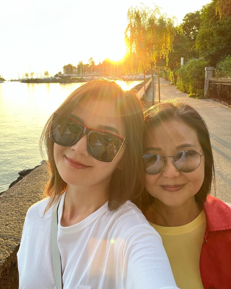 阿Sa与母亲拍下不少照片。 阿Sa与母亲拍下不少照片。