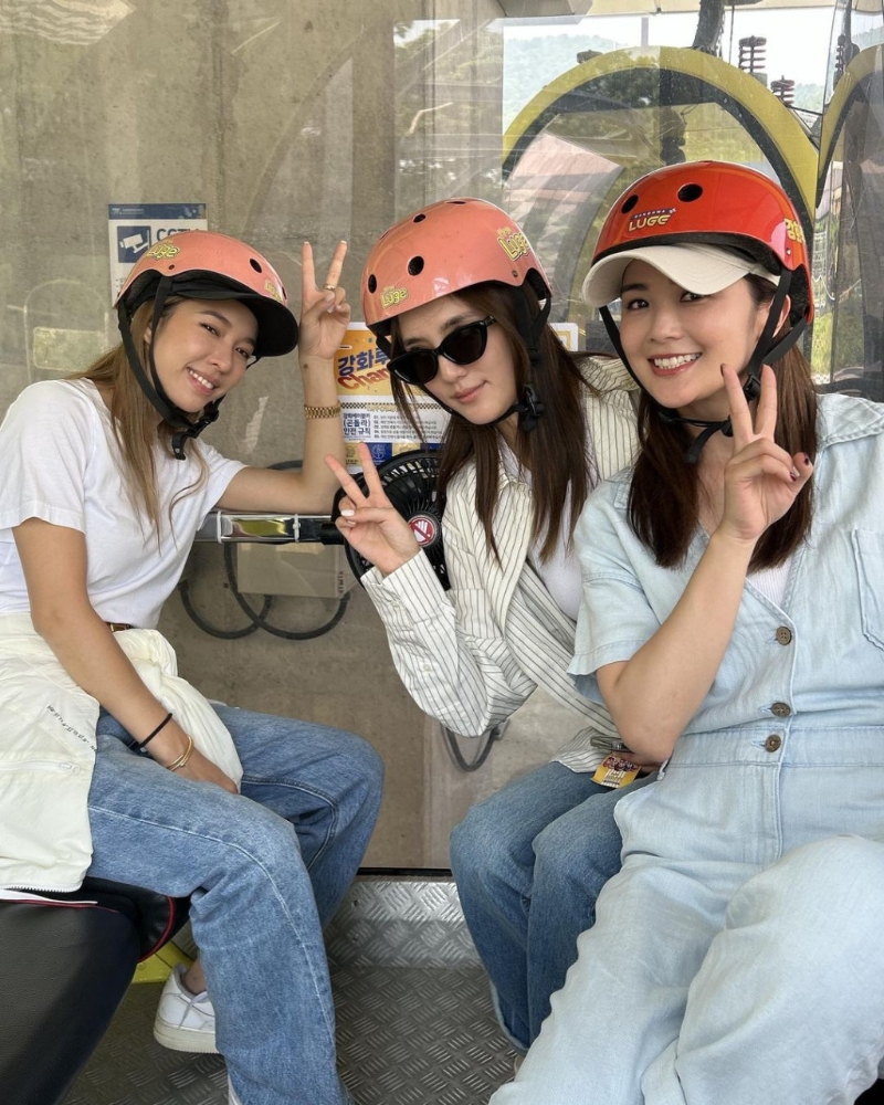 网民最惊喜是吴千语(中)也有同行! 网民最惊喜是吴千语(中)也有同行!