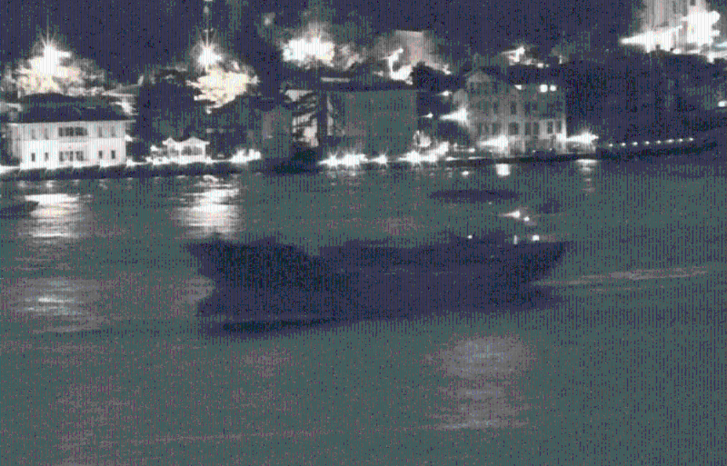 2023年8月13日,悬挂帕劳国旗的船只Sukru Okan穿过博斯普鲁斯海峡前往土耳其伊斯坦布尔黑海。 截图取自视频。 路透社.png 2023年8月13日,悬挂帕劳国旗的船只Sukru Okan穿过博斯普鲁斯海峡前往土耳其伊斯坦布尔黑海。 截图取自视频。 路透社.png