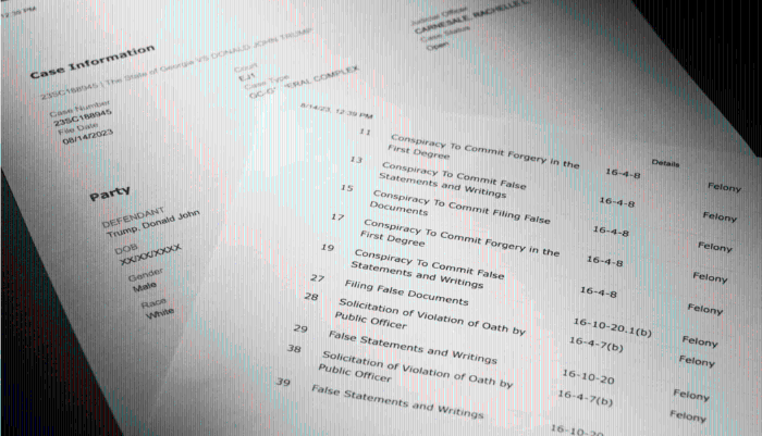 佐治亚州富尔顿县法院官方网站上短暂发布并随后删除的一份文件显示了针对前总统唐纳德·特朗普的潜在重罪指控清单,该文件由路透社下载后不久,亚特兰大法院在没有任何解释的情况下撤回了该文件。 路透社 佐治亚州富尔顿县法院官方网站上短暂发布并随后删除的一份文件显示了针对前总统唐纳德·特朗普的潜在重罪指控清单,该文件由路透社下载后不久,亚特兰大法院在没有任何解释的情况下撤回了该文件。 路透社
