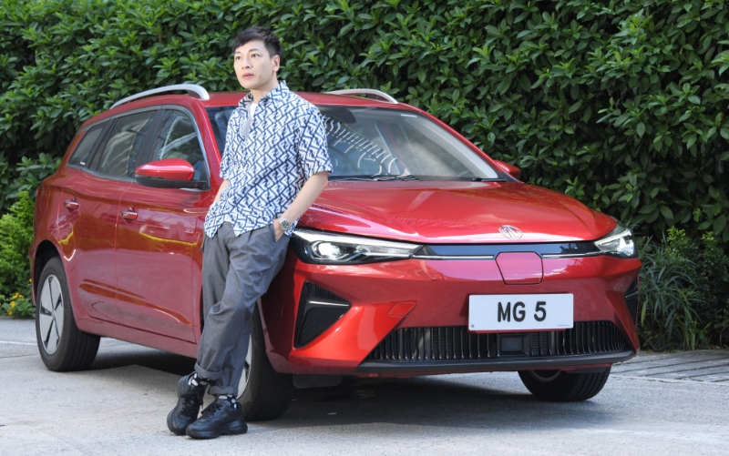 多栖艺人谭伟权(Gary哥哥)近年醉心于舞台剧,原来他也是一位爱车之人。 多栖艺人谭伟权(Gary哥哥)近年醉心于舞台剧,原来他也是一位爱车之人。