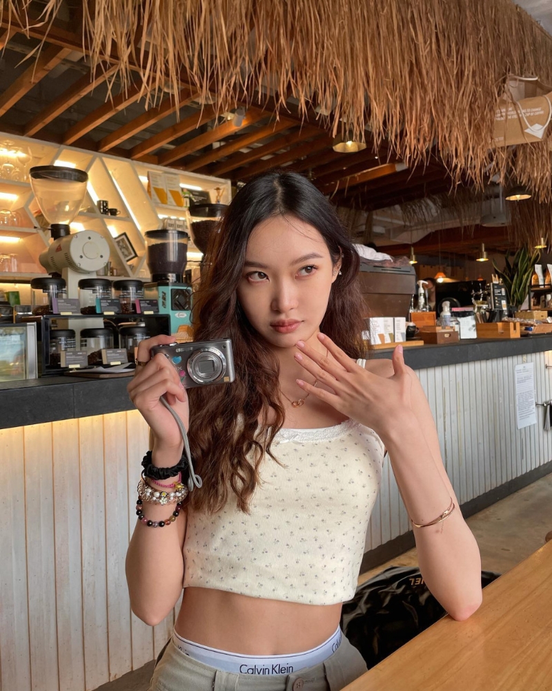 8号姜依宁喜爱到处吃美食和打卡。 8号姜依宁喜爱到处吃美食和打卡。