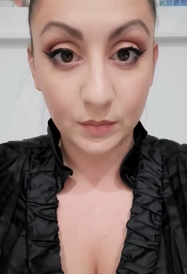 伊万诺娃(Katrin Ivanova)经常在facebook露脸。Facebook 伊万诺娃(Katrin Ivanova)经常在facebook露脸。Facebook