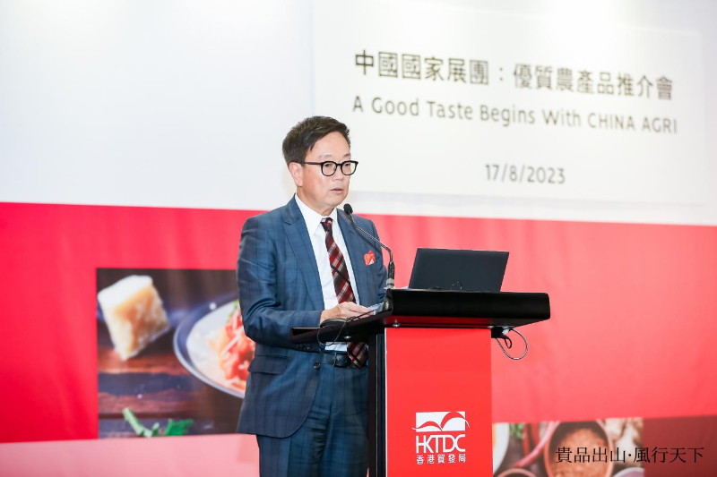 香港贵州联谊会会长陈宇龄先生在会上致欢迎辞。 香港贵州联谊会会长陈宇龄先生在会上致欢迎辞。