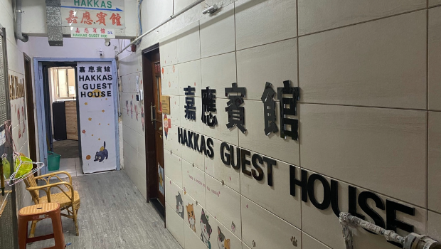 母子曾入住油麻地佐敦道一间宾馆。 母子曾入住油麻地佐敦道一间宾馆。