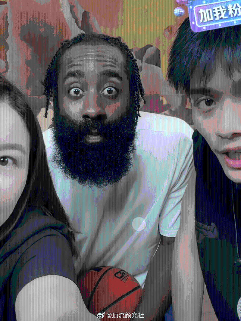 直播一开占士哈登带来的1万瓶红酒5秒钟卖光。 直播一开占士哈登带来的1万瓶红酒5秒钟卖光。