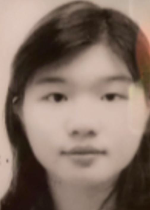 他于片中以PPT的形式曝光了声称是潘明璇的旧照。