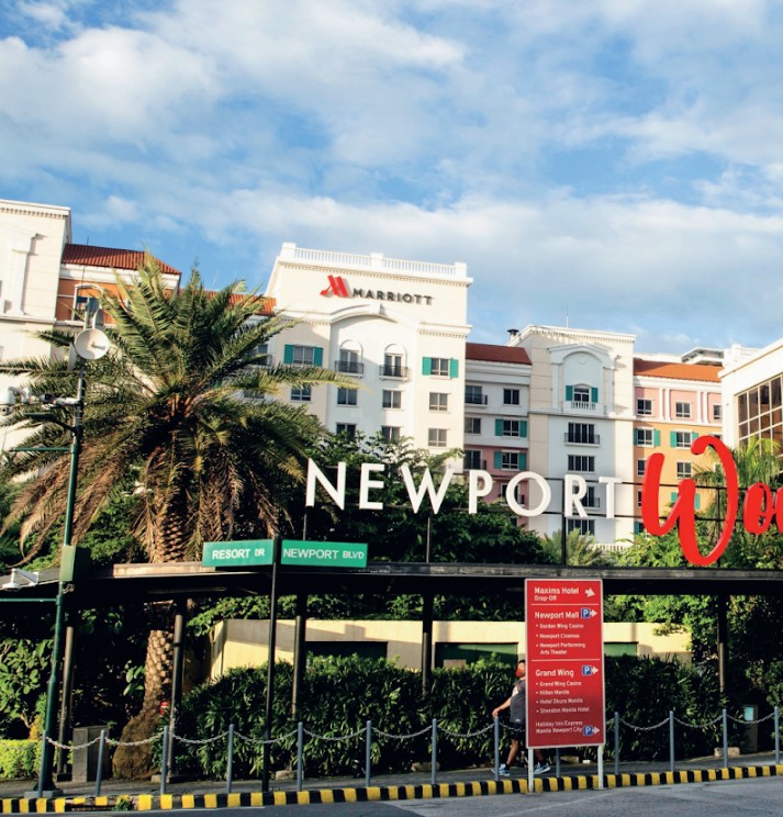 菲国巨擘AGI是综合性企业,旗下“马尼拉名胜世界”是马尼拉四个博彩牌照中首个开业,成功抢饮头啖汤。 菲国巨擘AGI是综合性企业,旗下“马尼拉名胜世界”是马尼拉四个博彩牌照中首个开业,成功抢饮头啖汤。