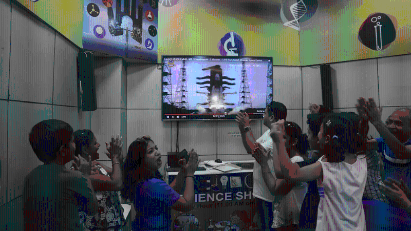 印度“月船3号”航天器尝试降落月球南部 印度“月船3号”航天器尝试降落月球南部