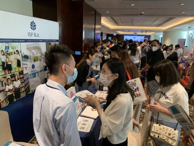 对香港国际学校有兴趣的家长。 对香港国际学校有兴趣的家长。