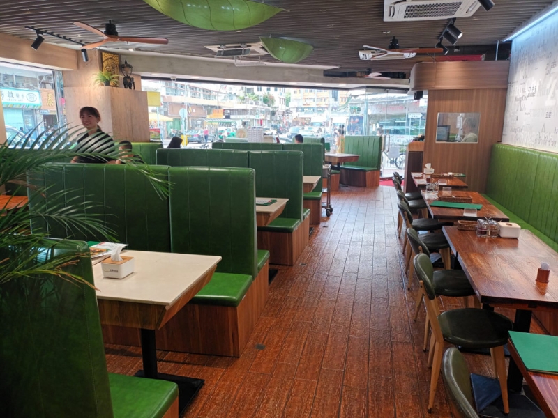 由于不少港人北上消费，“公车泰国餐厅”生意受影响。