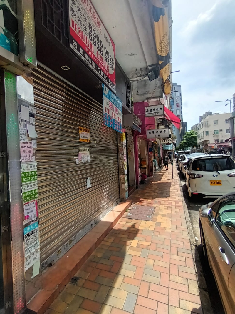 以往一铺难求的上水水货街，现有不少吉铺出租。