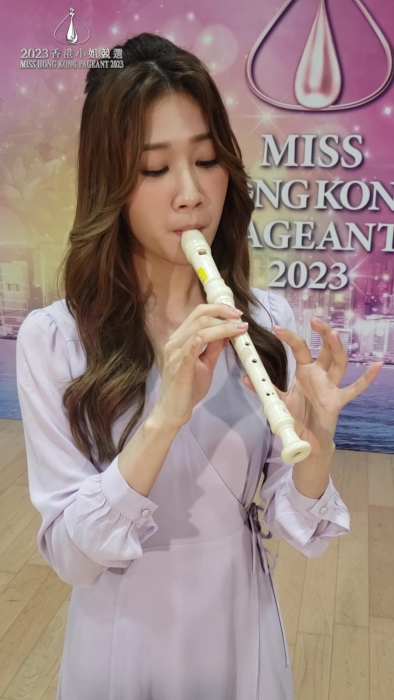 黄泳嘉的牧童笛表演娱乐性丰富。 黄泳嘉的牧童笛表演娱乐性丰富。