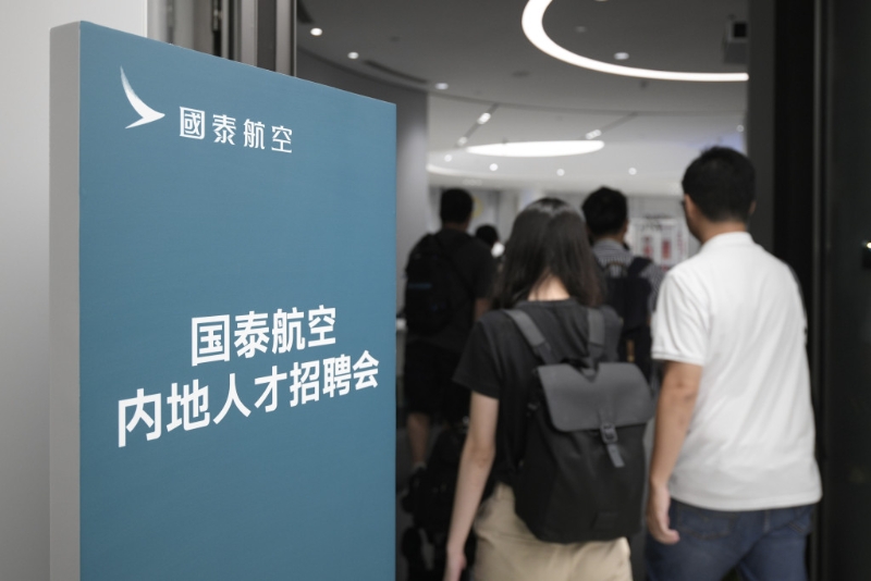 收2000份空服员申请，600人通过初选深圳面试