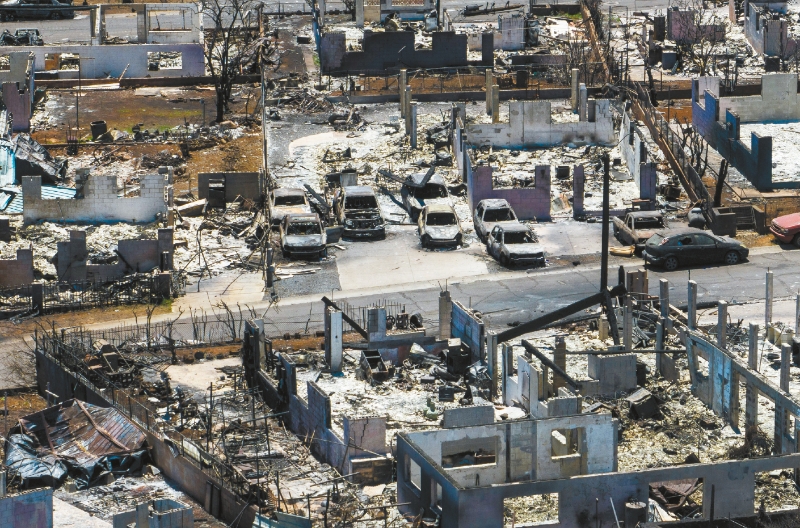 夏威夷茂宜岛野火发生已超过半个月,官方首次公布388人的失踪名单,数目比之前透露的大约1000人减少逾半 夏威夷茂宜岛野火发生已超过半个月,官方首次公布388人的失踪名单,数目比之前透露的大约1000人减少逾半