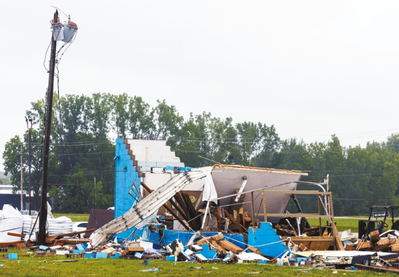 密州遭遇强烈风暴侵袭,短短一个晚上出现四股龙卷风,不少建筑物被吹毁 密州遭遇强烈风暴侵袭,短短一个晚上出现四股龙卷风,不少建筑物被吹毁