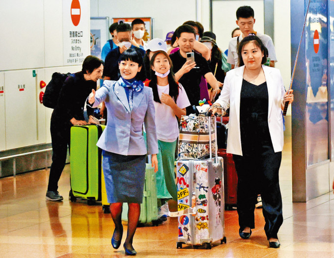 内地团抵达东京