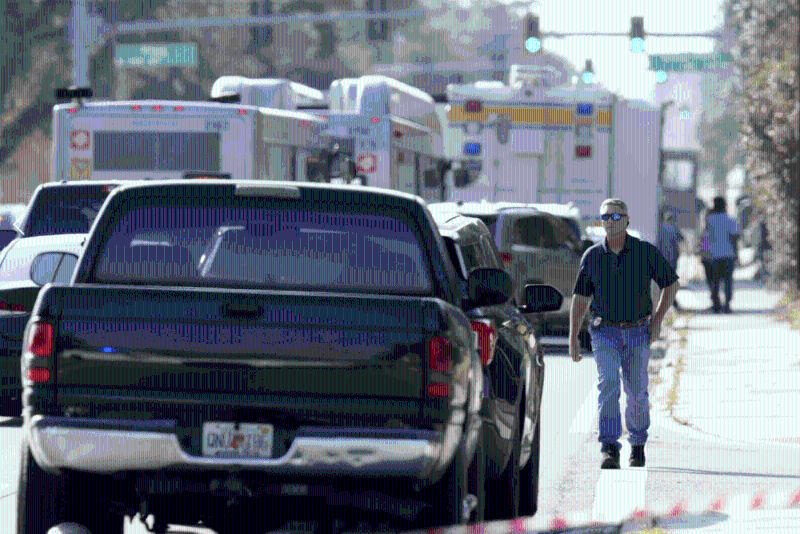警员在附近一带调查 警员在附近一带调查