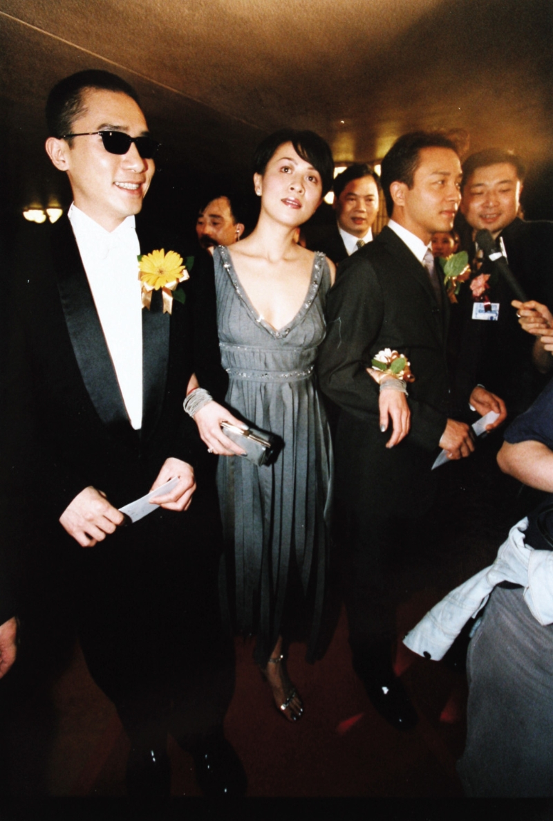 刘嘉玲与老公梁朝伟跟张国荣都好老友。 刘嘉玲与老公梁朝伟跟张国荣都好老友。