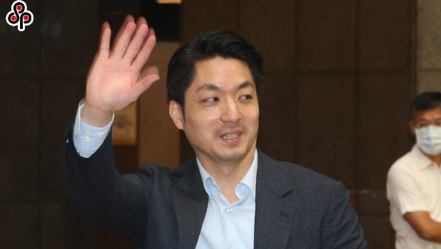 台北市长蒋万安29日从松山机场出发,前往上海参加双城论坛。 台北市长蒋万安29日从松山机场出发,前往上海参加双城论坛。