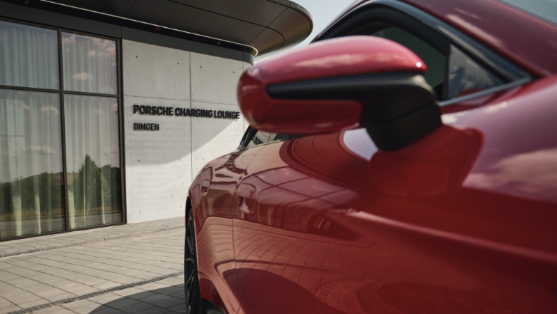 Porsche Charging Lounge位处德国莱茵河畔宾根市的郊区。