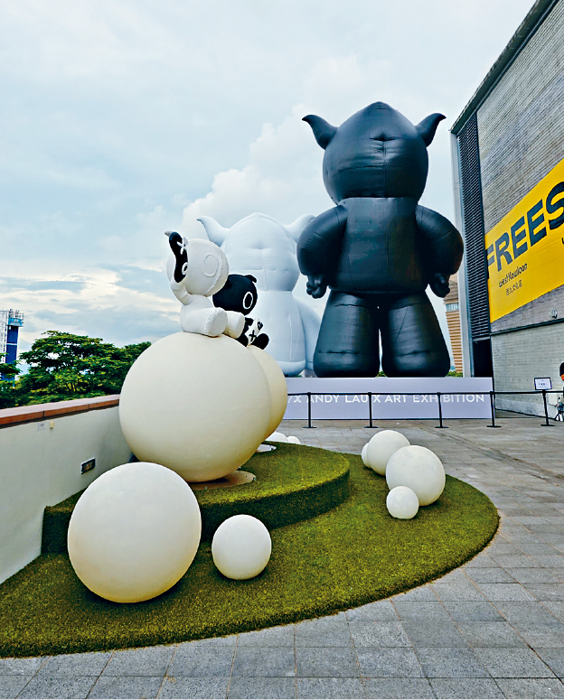 Andox&Box代表刘德华与母亲的感情,大型小牛树立在Freespace位置。 Andox&Box代表刘德华与母亲的感情,大型小牛树立在Freespace位置。