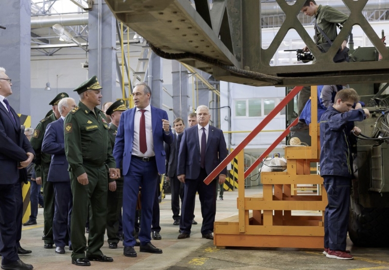 绍伊古日前视察俄罗斯武器生产情况 绍伊古日前视察俄罗斯武器生产情况