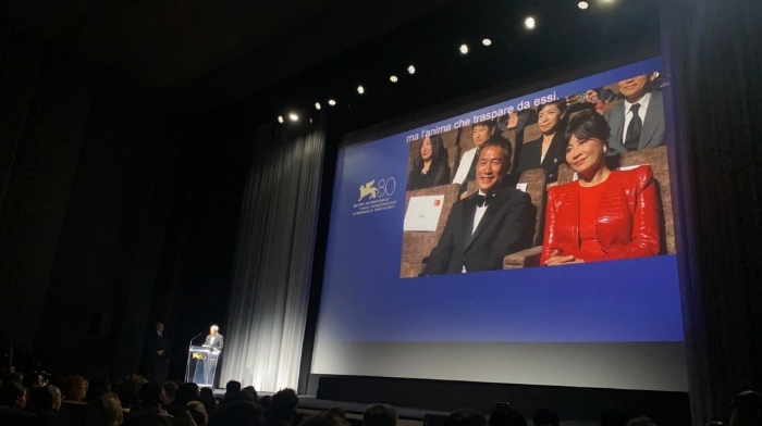 台下的伟仔和嘉玲都有被李安的致辞所感动。 台下的伟仔和嘉玲都有被李安的致辞所感动。