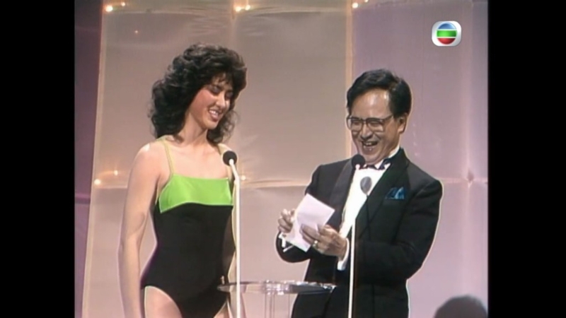 80年代的泳装依然是一件头。 80年代的泳装依然是一件头。