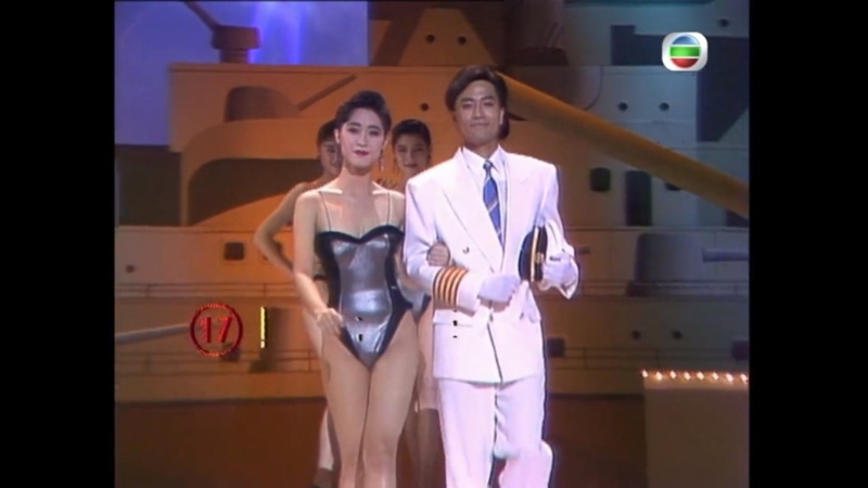 1989年泳装的肩带越来越幼。 1989年泳装的肩带越来越幼。