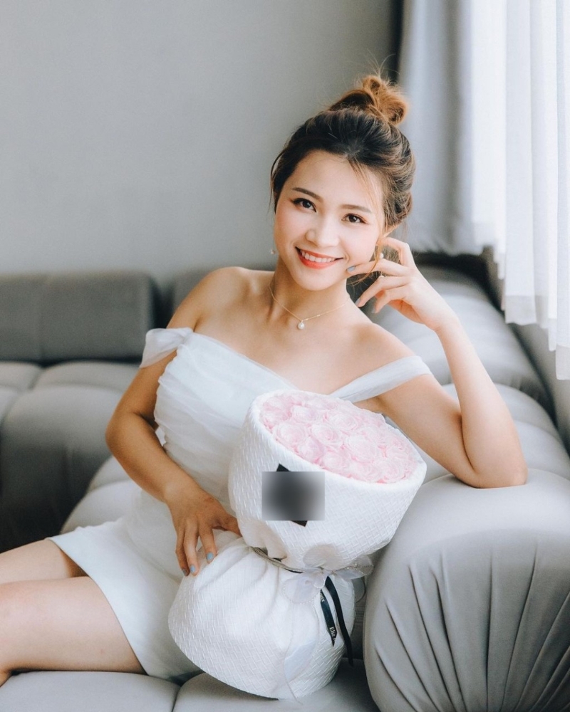 余茵娜日前于社交网分享捧花照。 余茵娜日前于社交网分享捧花照。