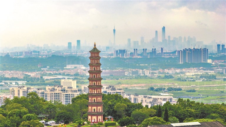 莲花塔傲然矗立于狮子洋畔。 莲花塔傲然矗立于狮子洋畔。