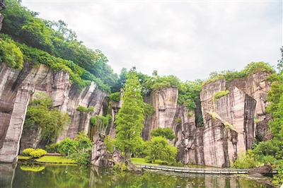 莲花山古采石场遗址 莲花山古采石场遗址