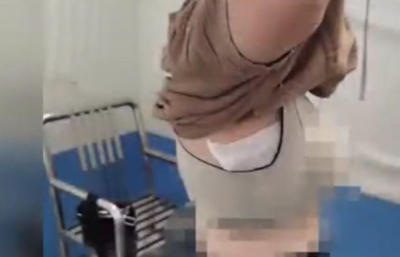 胸部位置查获5个白色束口袋 胸部位置查获5个白色束口袋