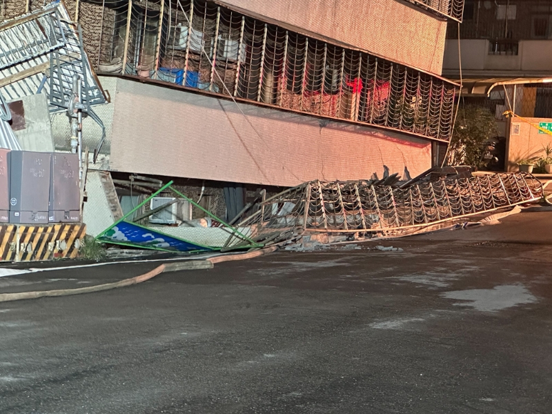 台北市大直民宅倾斜下陷“看不见1楼”