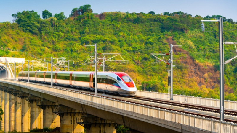 东南亚地区首条高铁，中国印尼合建雅万高铁今开通