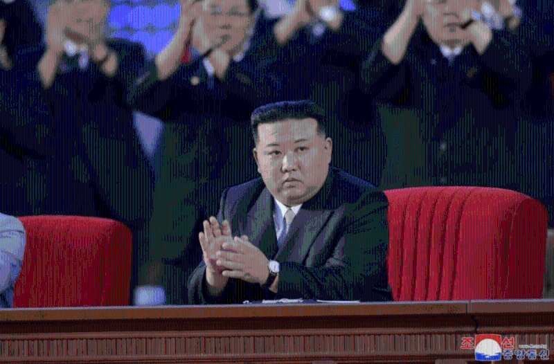 朝鲜领导人金正恩出席阅兵仪式。 路透社