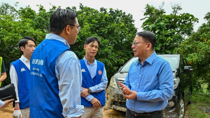 陈国基联同民政及青年事务局副局长梁宏正前往北区罗湖道。陈国基FB图片 陈国基联同民政及青年事务局副局长梁宏正前往北区罗湖道。陈国基FB图片