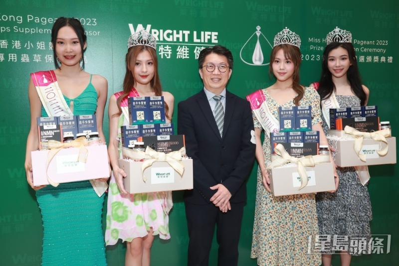 一同拍大合照。 一同拍大合照。