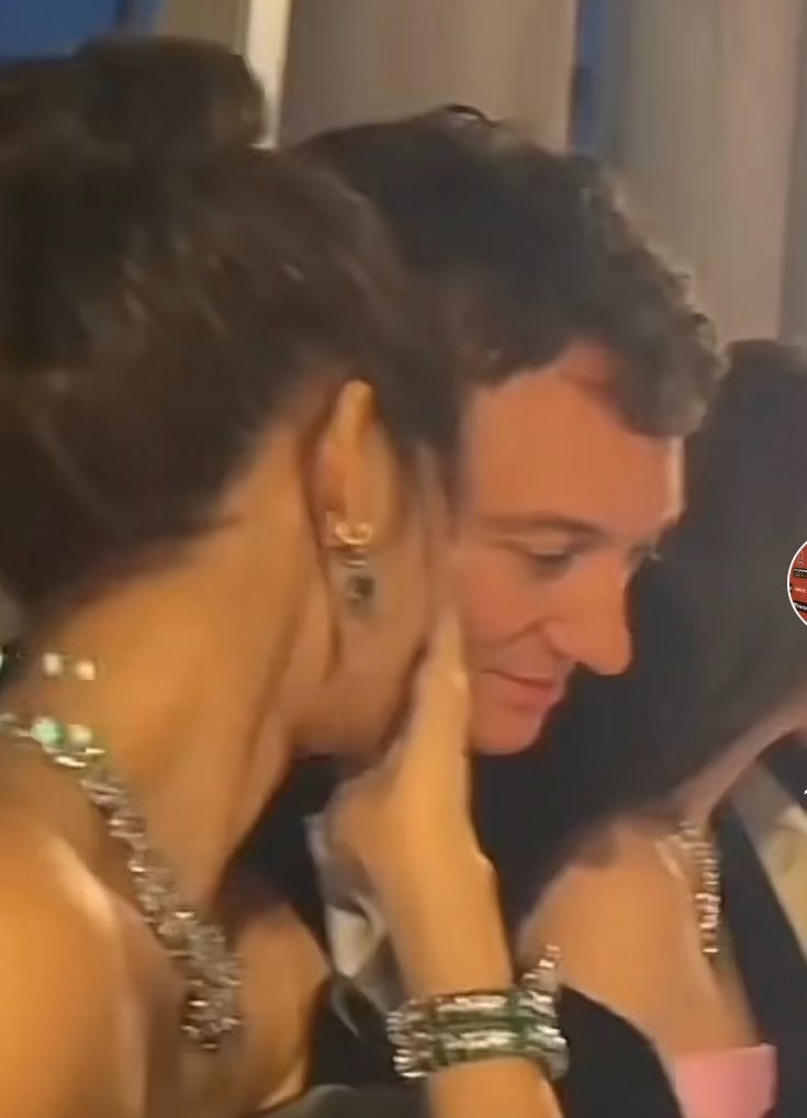 Lisa前段时间被爆出同LVMH集团三太子Frédéric Arnault(左三)热恋。 Lisa前段时间被爆出同LVMH集团三太子Frédéric Arnault(左三)热恋。