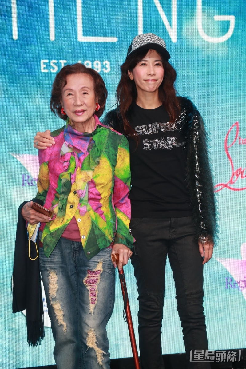 莫文蔚妈妈莫何敏仪（莫Auntie）今日亦跟女儿出席时尚活动。