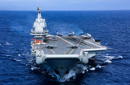 中国“山东舰”航母出现在台湾南部海域。
