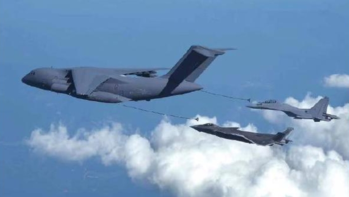 空军展示运油-20、歼-20、歼-16三机同框照。 空军展示运油-20、歼-20、歼-16三机同框照。