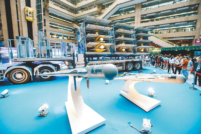 “台北国际航太暨国防工业展”将于14日在台北南港展览馆登场。图为2019年展览吸引大批民众参观 “台北国际航太暨国防工业展”将于14日在台北南港展览馆登场。图为2019年展览吸引大批民众参观