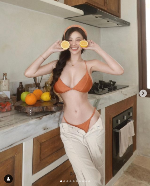 网红黄琳身材火辣,一颗泪痣恰到好处 网红黄琳身材火辣,一颗泪痣恰到好处