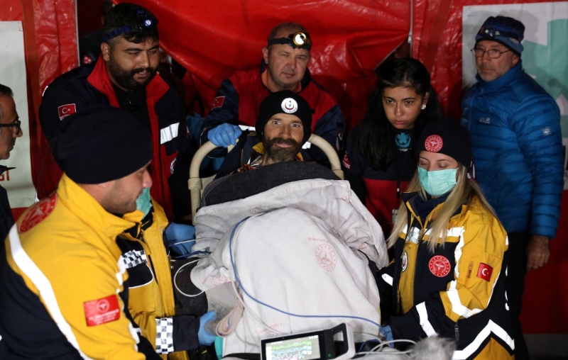 困土耳其逾千米深洞穴10天,200人艰辛拯救美探险家终重见天日 困土耳其逾千米深洞穴10天,200人艰辛拯救美探险家终重见天日