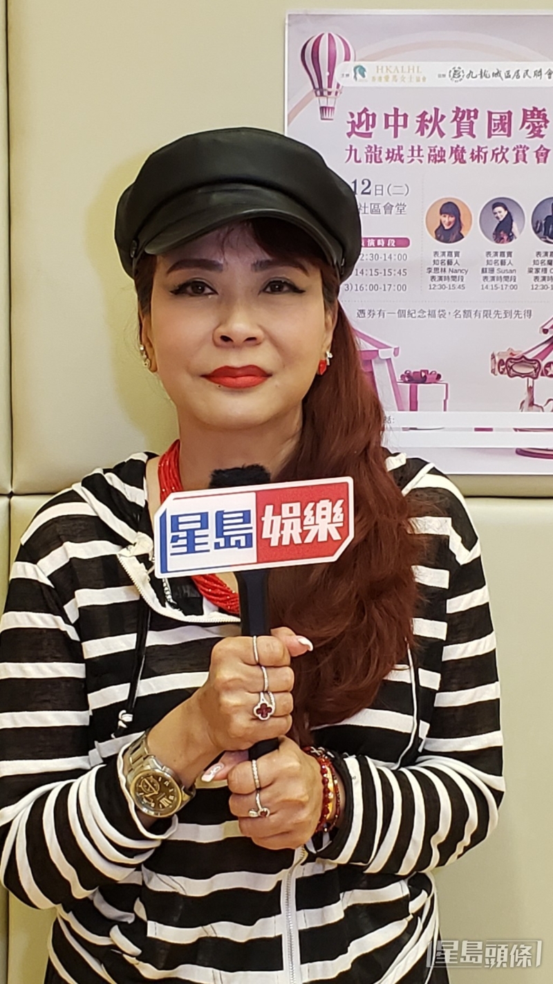 苏珊表示,疫情过后,今年中秋节的演出活动比去年较多,但也呼吁大家不要掉以轻心,要小心保护身体。 苏珊表示,疫情过后,今年中秋节的演出活动比去年较多,但也呼吁大家不要掉以轻心,要小心保护身体。